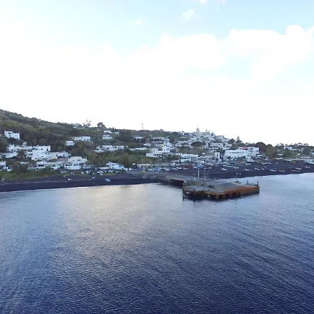 Con I Piedi Nell'acqua * Stromboli